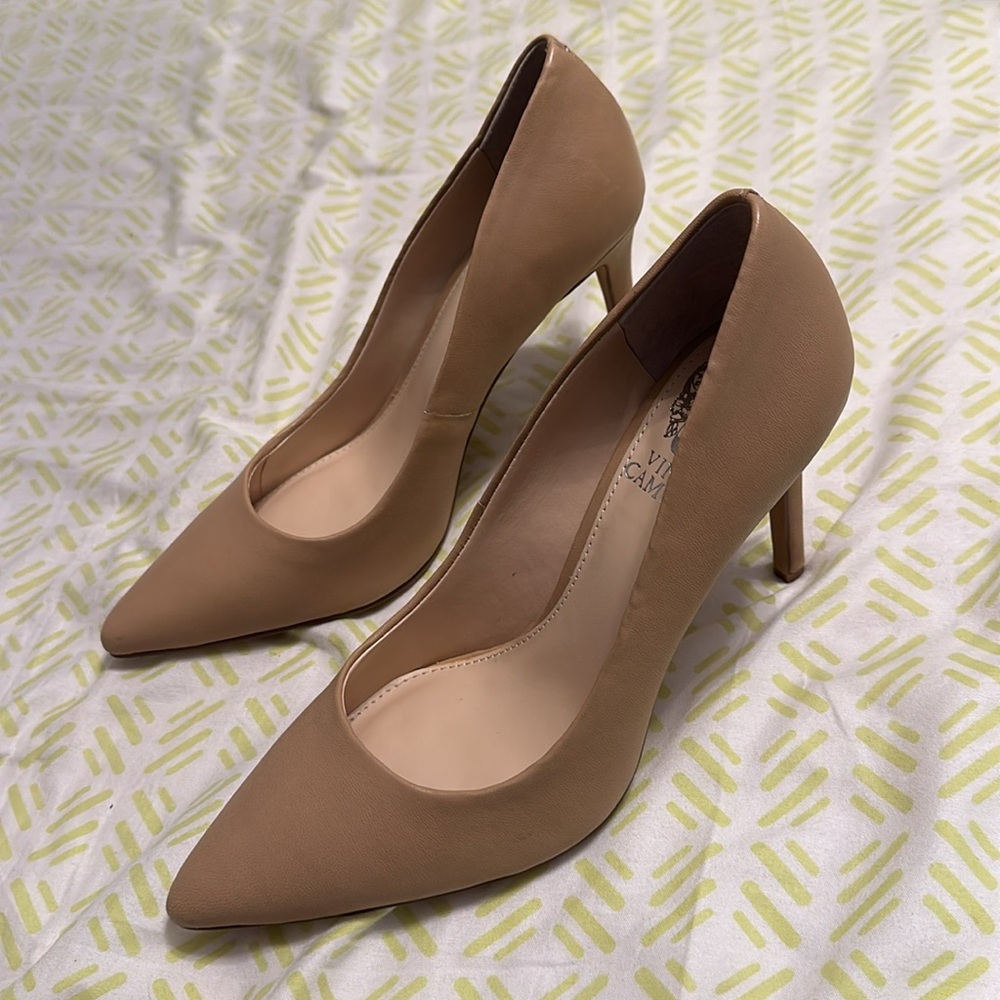 Vince Camuto tan heels pumps size 6 1/2 like new